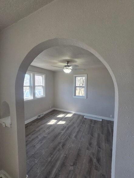 Building Photo - 290 Lyon St