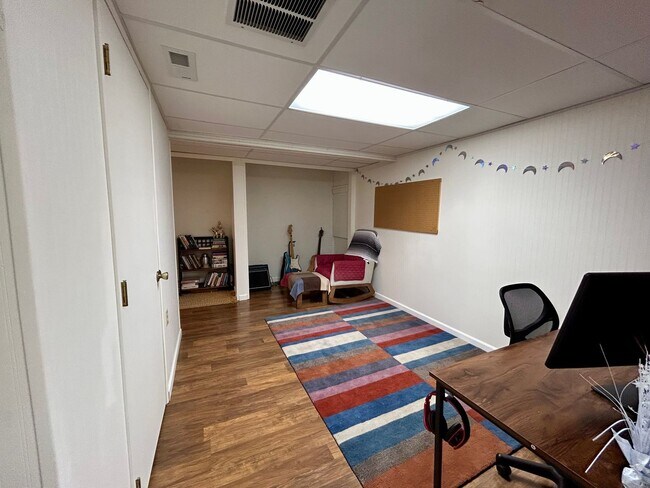 Building Photo - 3500 Ridgemont Way