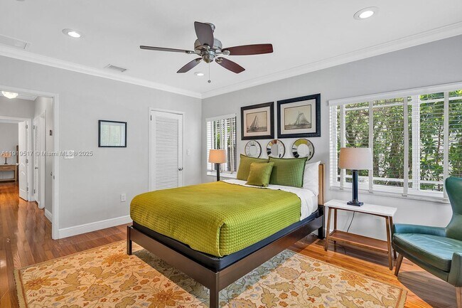 Building Photo - 5915 La Gorce Dr