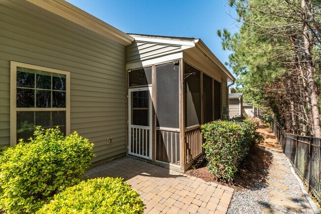 Building Photo - **APPLICATIONS PENDING** Available Now! Gorgeous, Well Upgraded 3 Bed / 2.5 Bath w/ First Floor P...