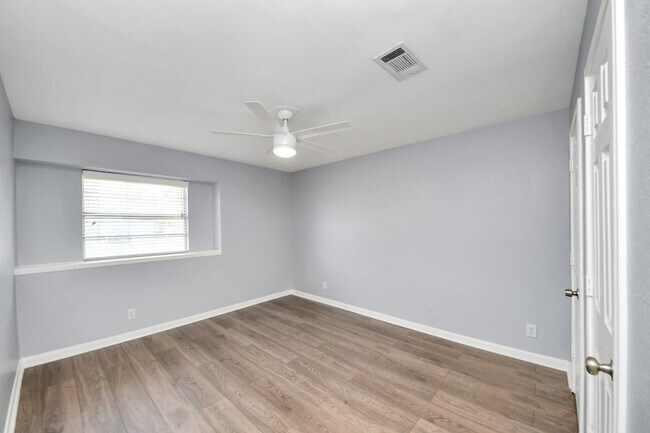 Building Photo - 6031 Dellfern Dr