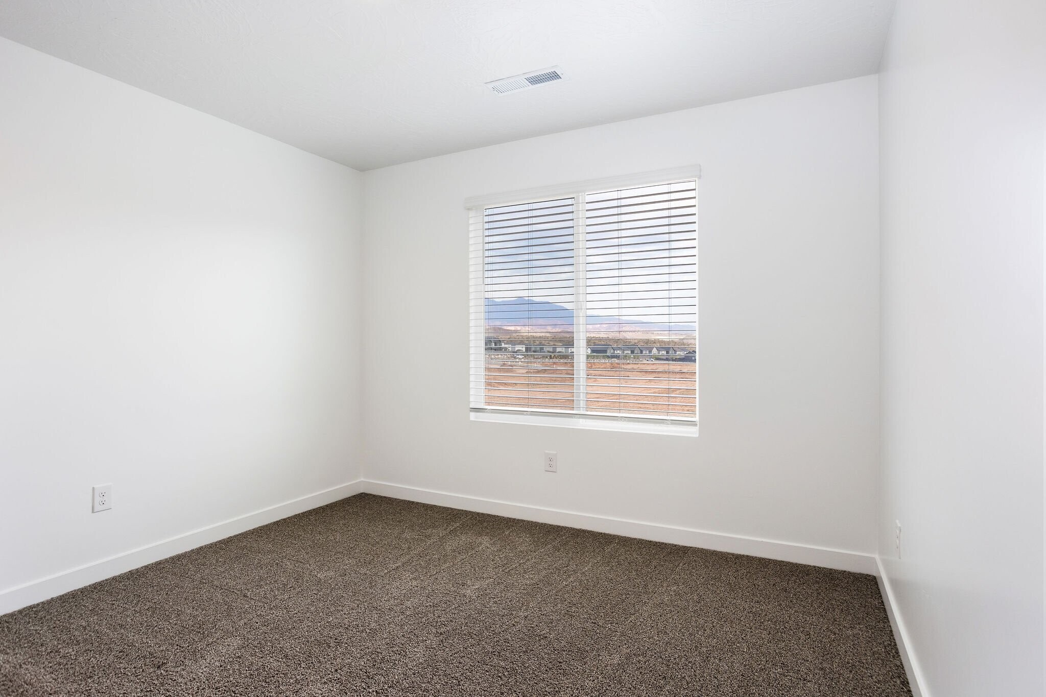 Building Photo - 2909 Corral Holw Dr