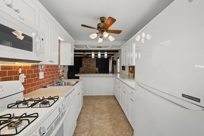Building Photo - Spacious 3-Bedroom, 2-Bath Home for Rent in Urbana