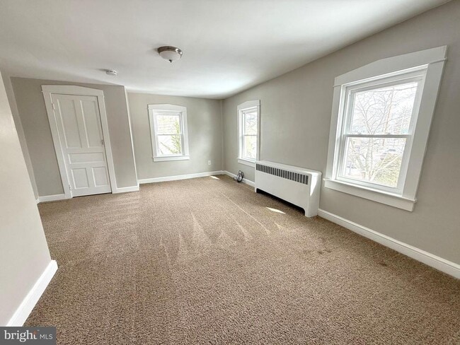 Building Photo - 27 N Main St