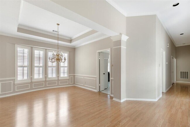Building Photo - 3306 Redwood Lake Dr