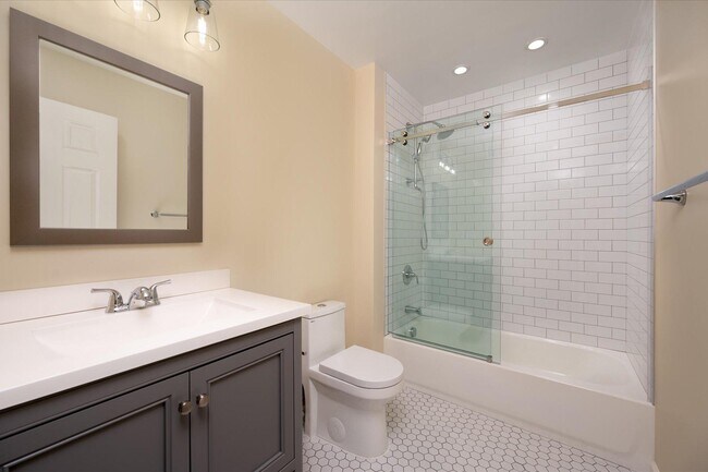 Building Photo - 2942 S Haven Dr