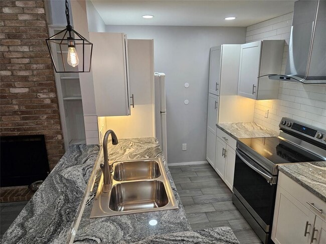 Building Photo - 2209 Singletree Ave