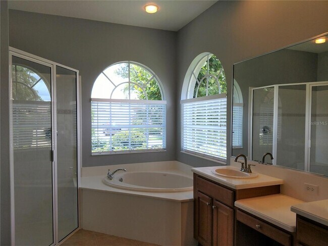 Building Photo - 919 Scherer Way