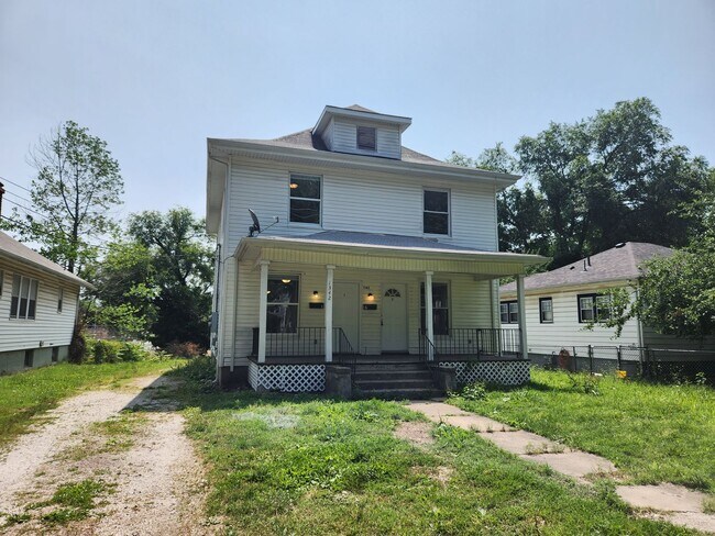 Building Photo - 1342 N Broadway Ave