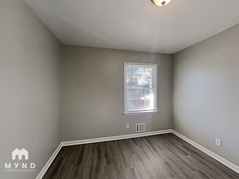 Building Photo - 6450 Ashdale Dr