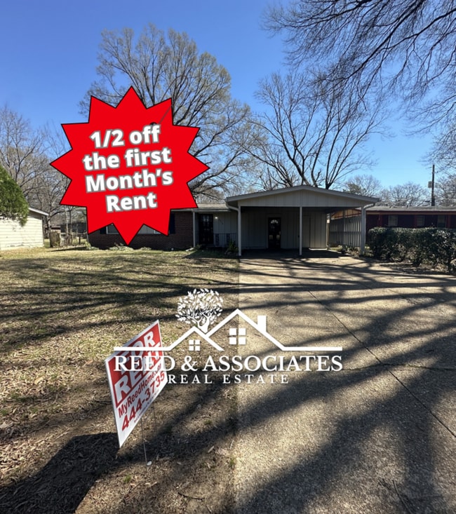 Building Photo - 3 Bedroom in Parkway Village - Oakhaven!