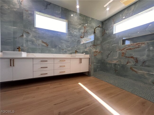 Building Photo - 1808 SE 1st Terrace