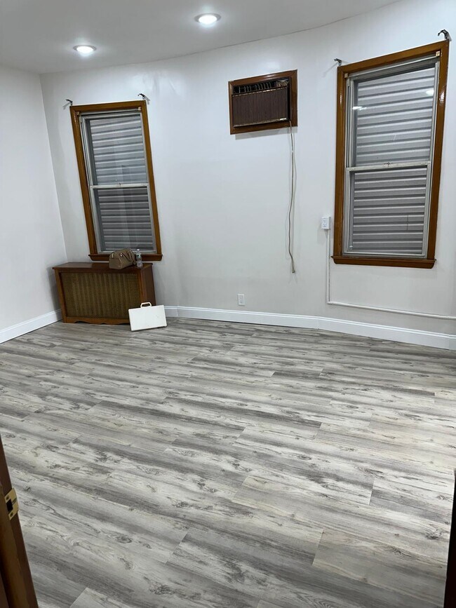 Building Photo - 143 W 26th St