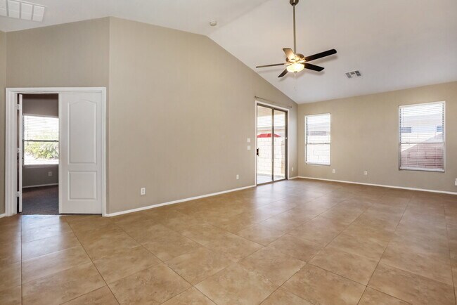 Building Photo - 672 E Lovegrass Dr