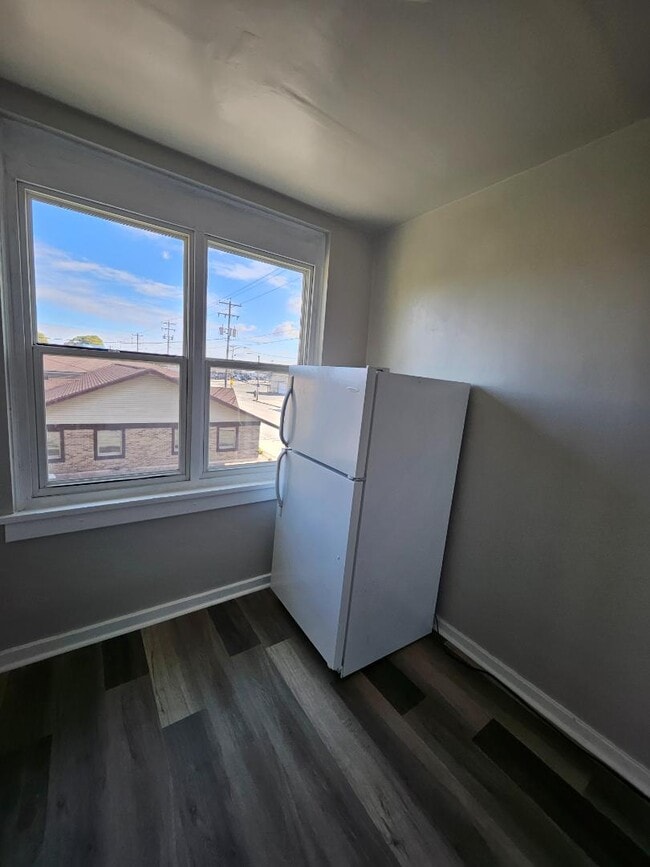 Building Photo - 1525 University Ave