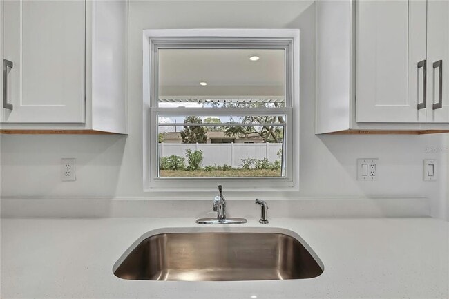 Building Photo - 10324 Chalmer St