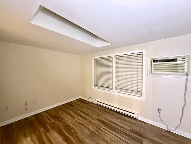 Building Photo - 133 Main St