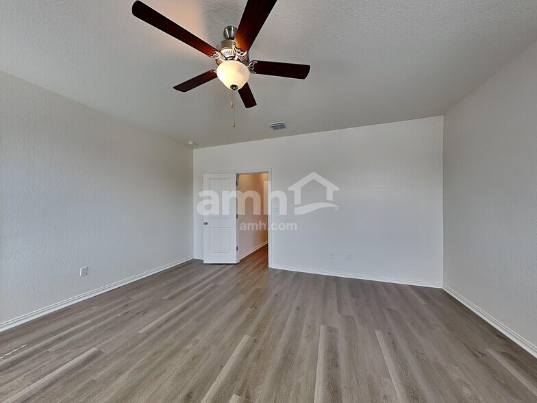 Building Photo - 2718 Meadowood Heights