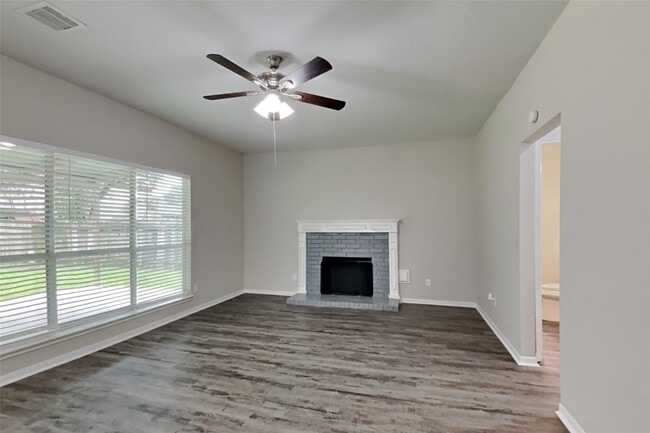 Building Photo - 16023 Willowpark Dr