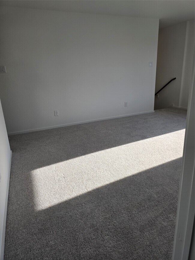 Building Photo - 25446 Carnation Ct