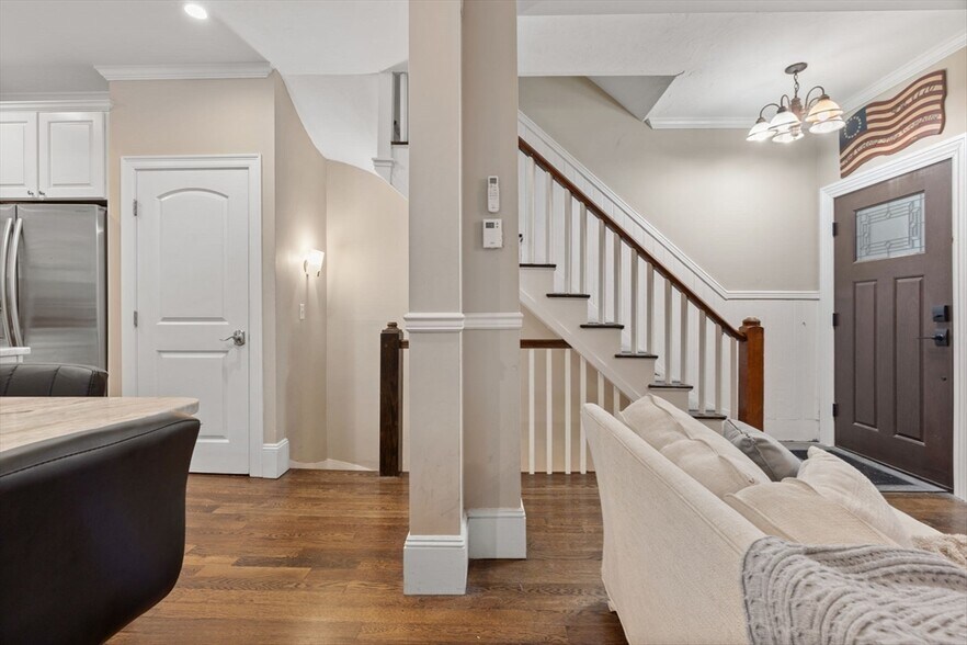 Building Photo - 12 Colebrook St