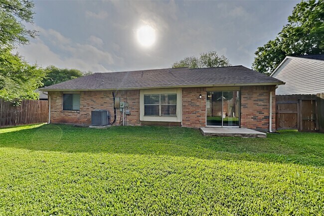 Building Photo - 635 Stonewall Dr