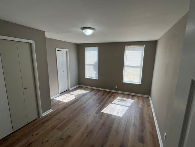Building Photo - Huge 3 Bedroom with a FINISHED Basement!