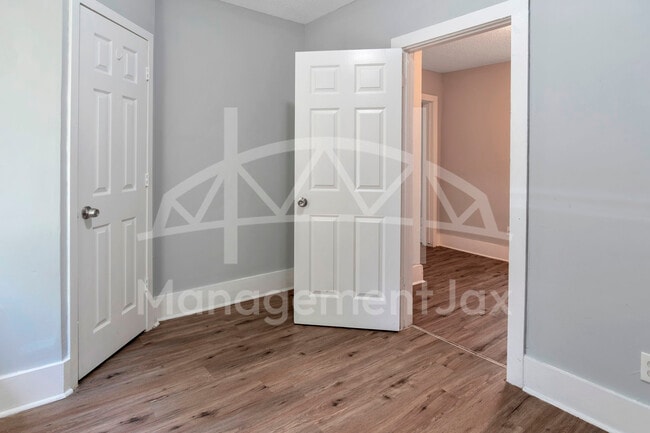 Building Photo - 1044 W 28th St