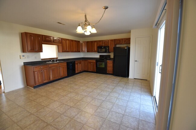 Building Photo - 3 Bedroom 2 1/2 Bath Rental in Copeland Farms Sub