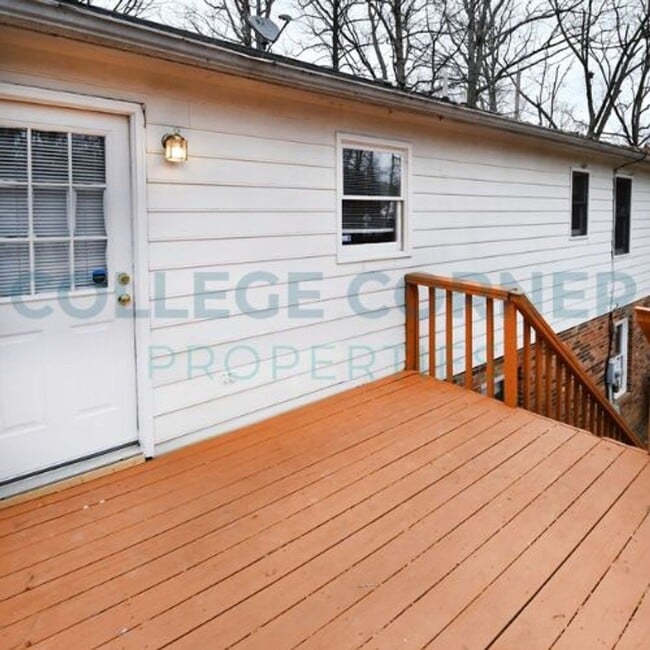 Building Photo - 1400 Brookwood Dr