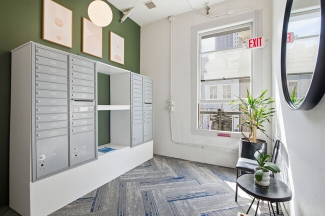 Building Photo - 706 Kearny St