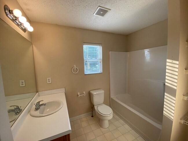 Building Photo - BRIDGEWATER HOME! PRE-LEASING FOR AUGUST 2...