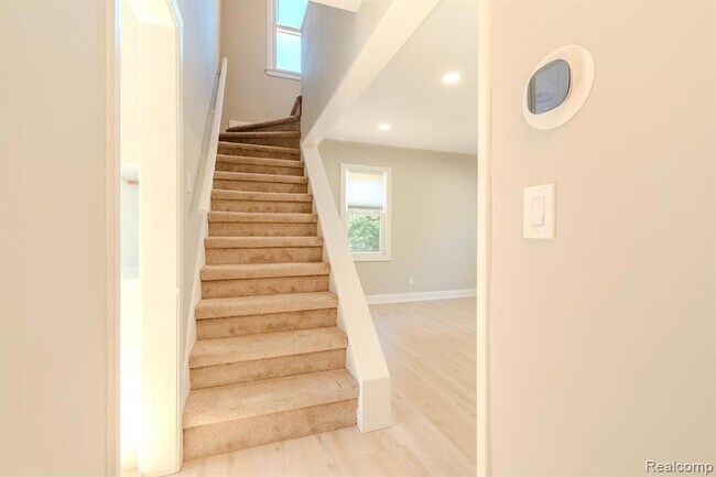 Building Photo - 1517 W Saratoga St