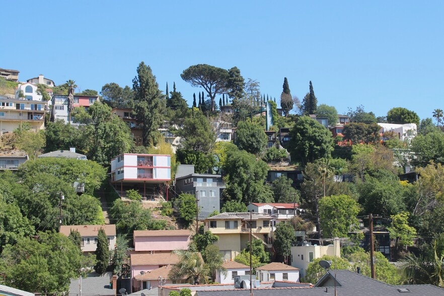 Building Photo - 1811 W Silver Lake Dr