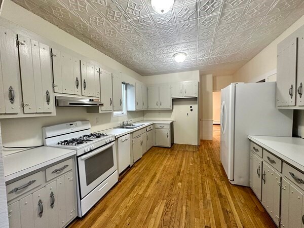 Building Photo - 354 University Ave