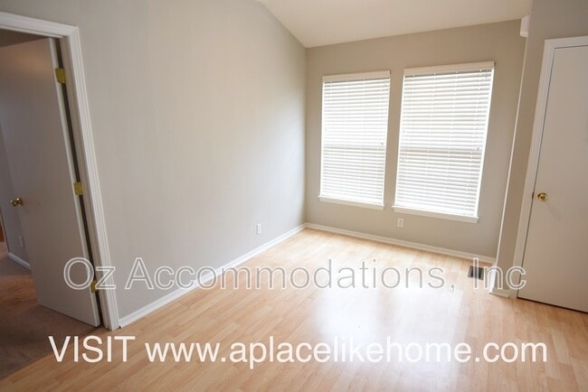 Building Photo - 1151 N Mart-way Dr