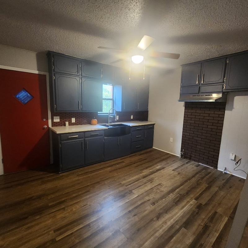 Building Photo - 415 S 5th St