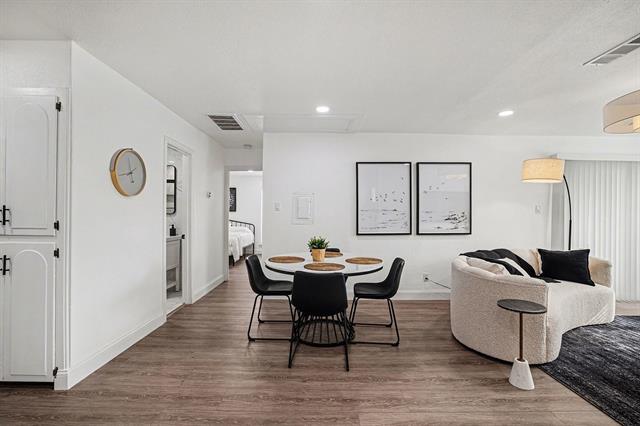 Building Photo - 716 E Pecan St