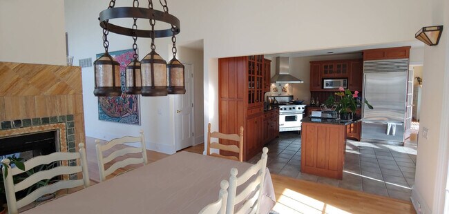 Building Photo - 491 Butter Ln