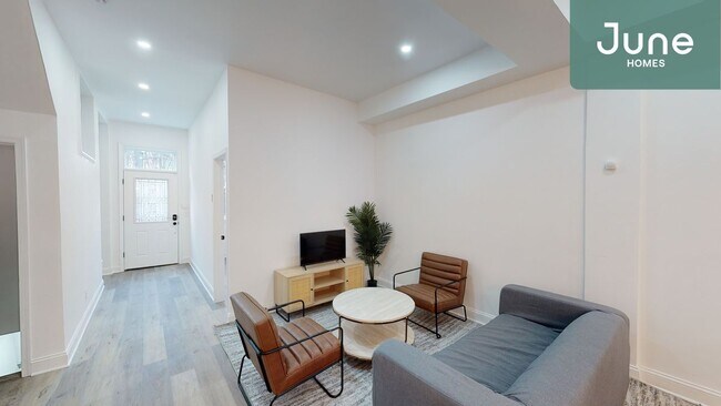 Building Photo - ROOM ONLY in 5-bed/3.5-bath Home