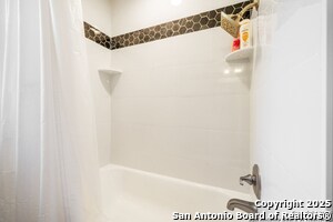 Building Photo - 117 Danube Dr