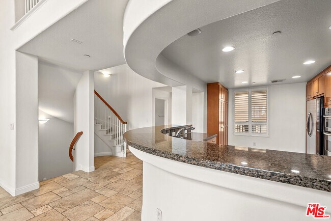 Building Photo - 5831 Seawalk Dr