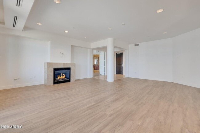 Building Photo - 2211 E Camelback Rd