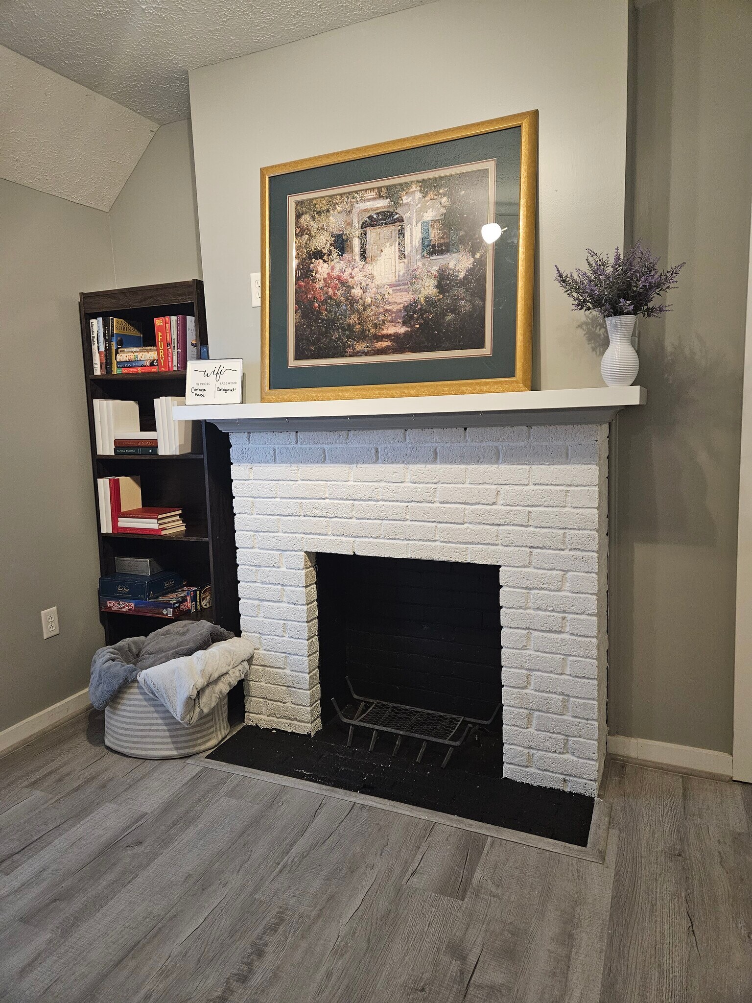 Building Photo - 115 W 5th Ave