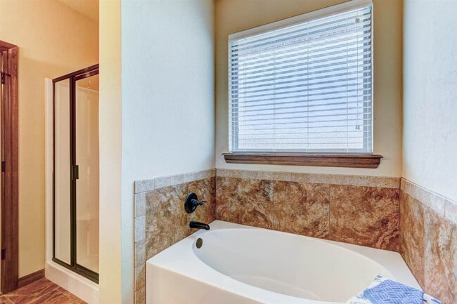 Building Photo - 1413 Scenic Ridge