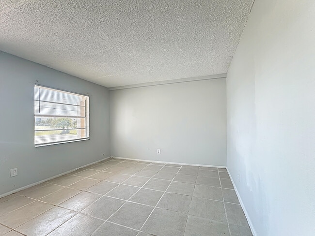 Building Photo - 694 Michigan Ct