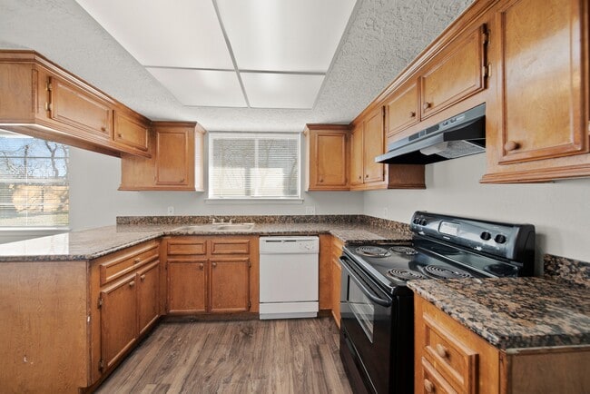 Building Photo - 13719 Southline Rd