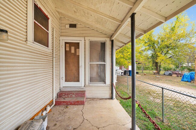 Building Photo - 165 Division Ave