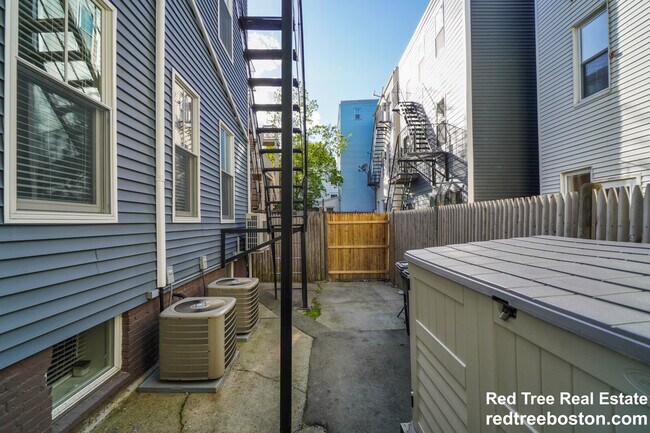 Building Photo - 258 Webster St