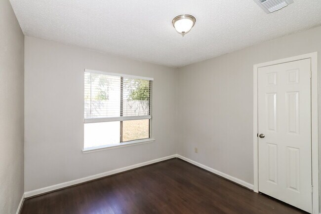 Building Photo - 24102 Scrivener Ln